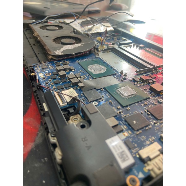 Thay màn hình MacBook Air 13 inch Retina A1932